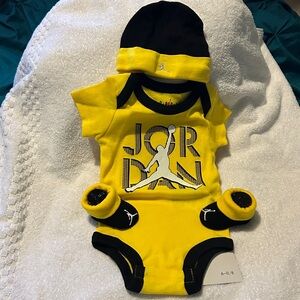 Jordan Infant Set in Yellow and Black